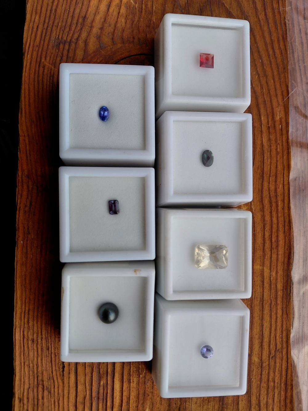 Mixed Loose Gemstone Lot(7) — Assorted Colors. Labradorite, Tanzanit.